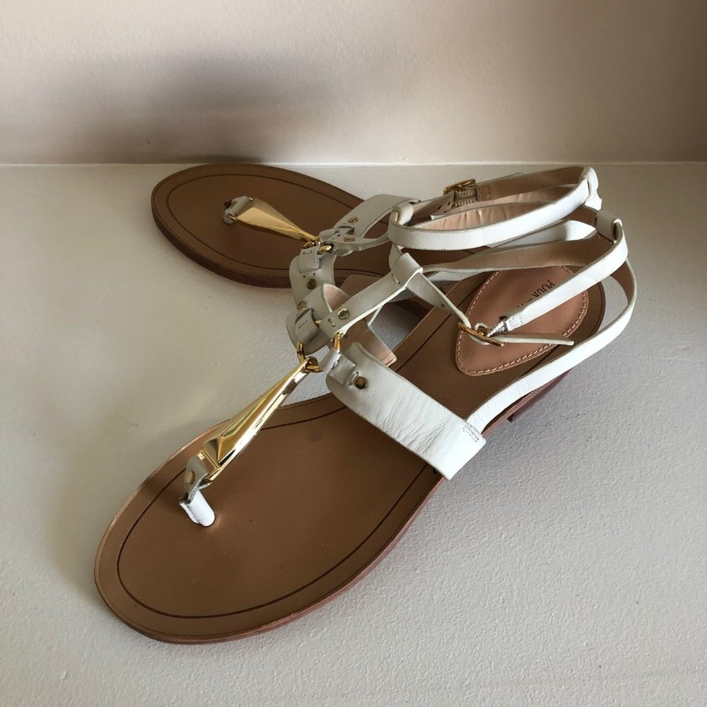 Pour La Victoire Flat Sandal